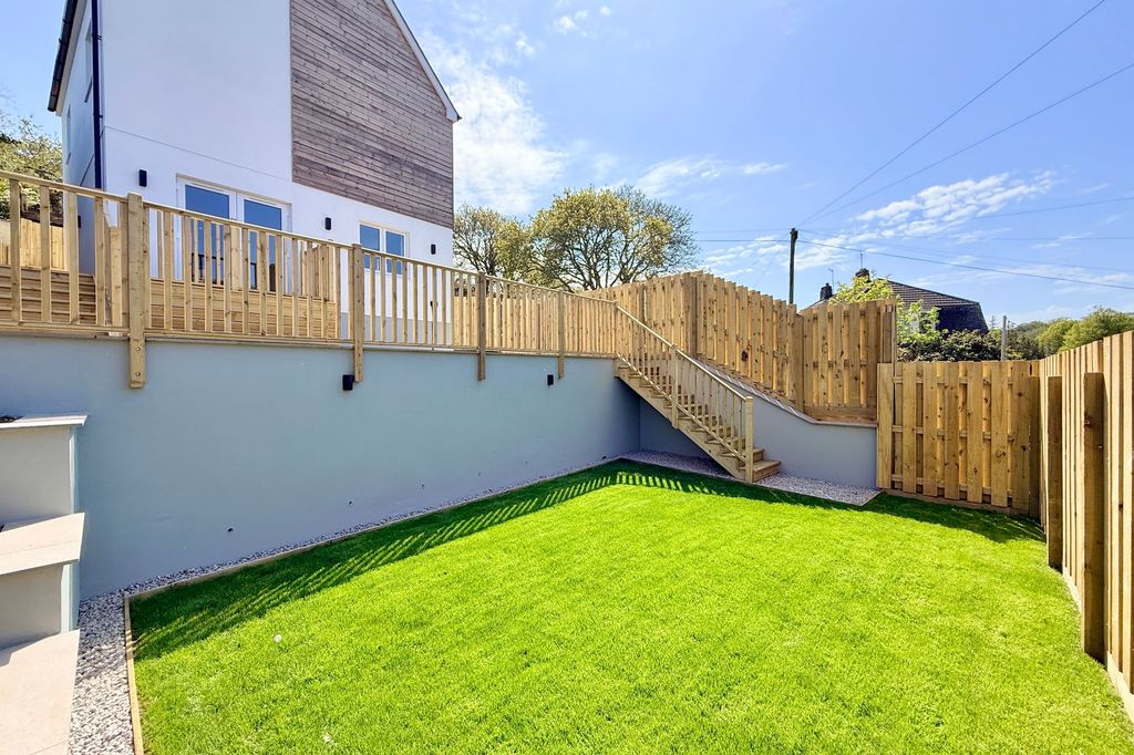Property photo 3 of 34