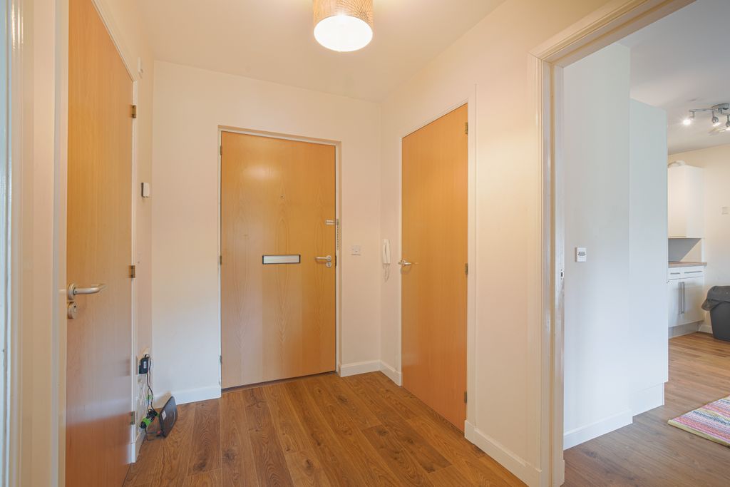 Property photo 3 of 10 Entry