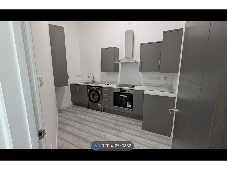 Property photo 3 of 10 Kitchen