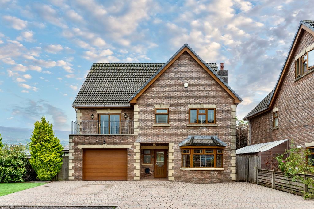 Property photo 1 of 61