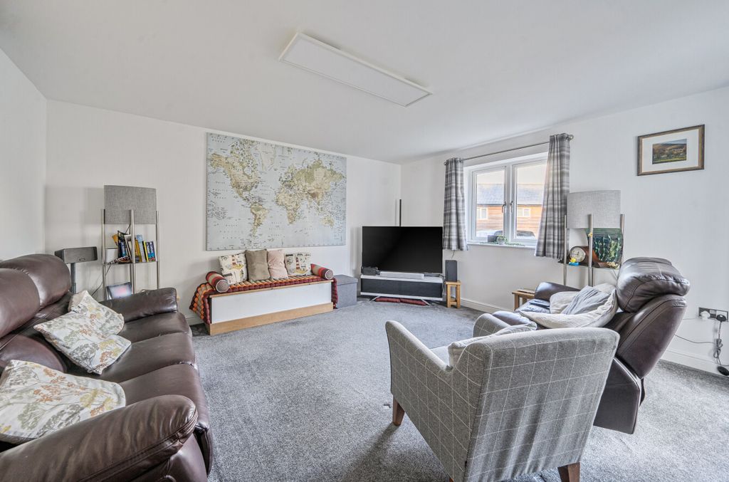 Property photo 2 of 17 Living Room