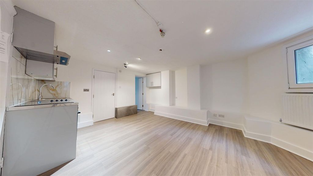 Property photo 2 of 6 04212026_095200.Jpg