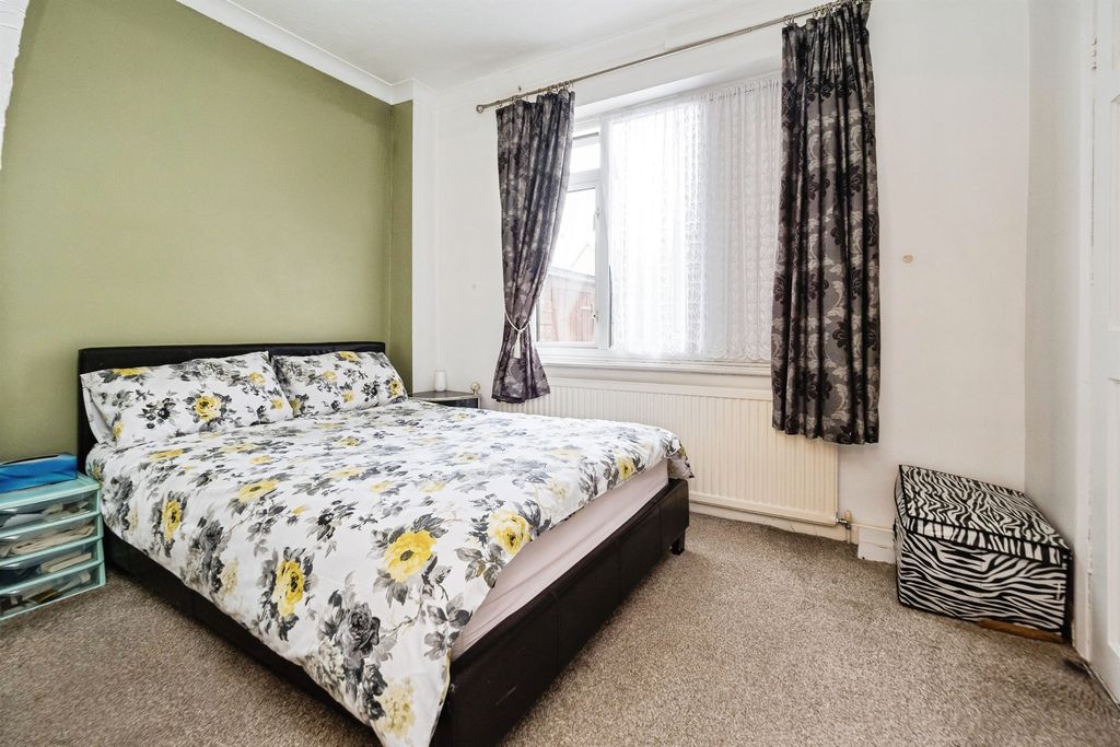 Additional image 8 of 5 bed detached house for saleBetterton Road, Rainham RM13