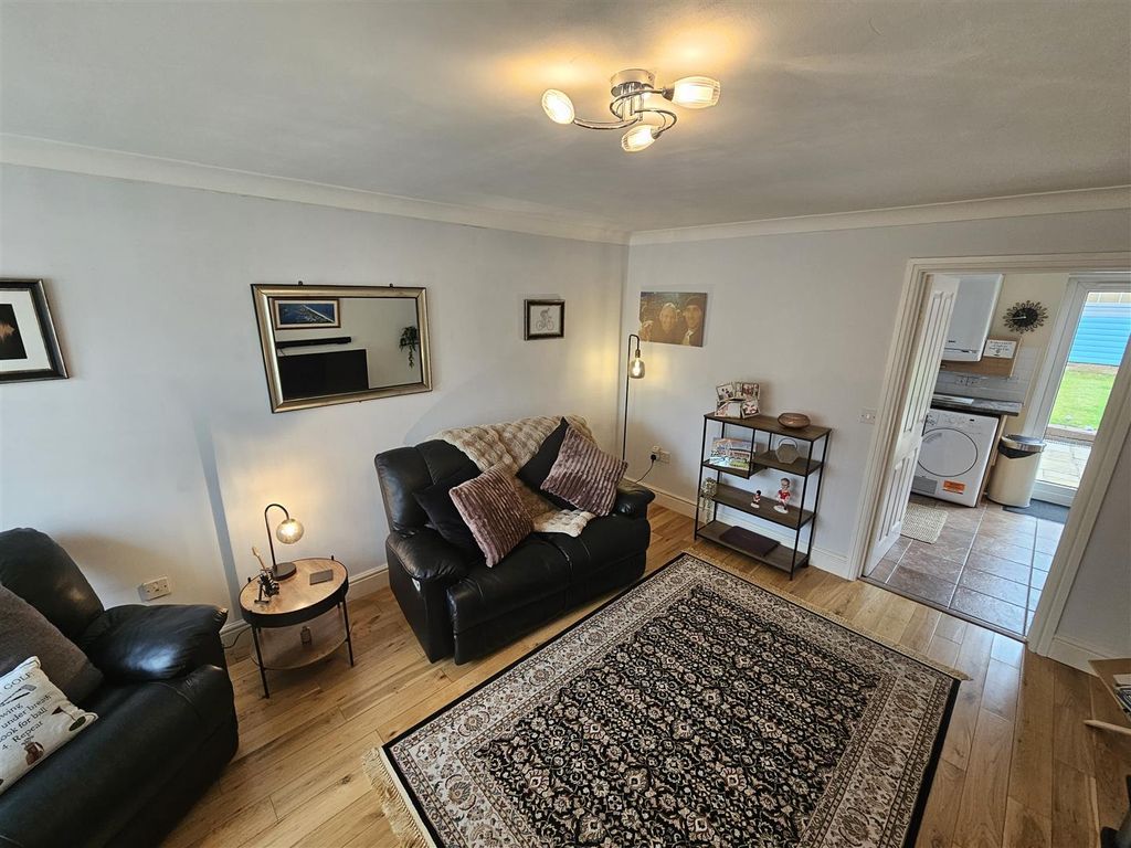 Property photo 3 of 26 Lounge
