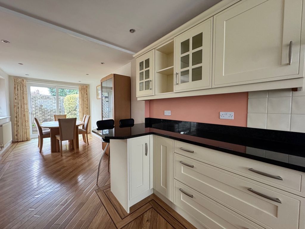 Property photo 3 of 21 Kitchen