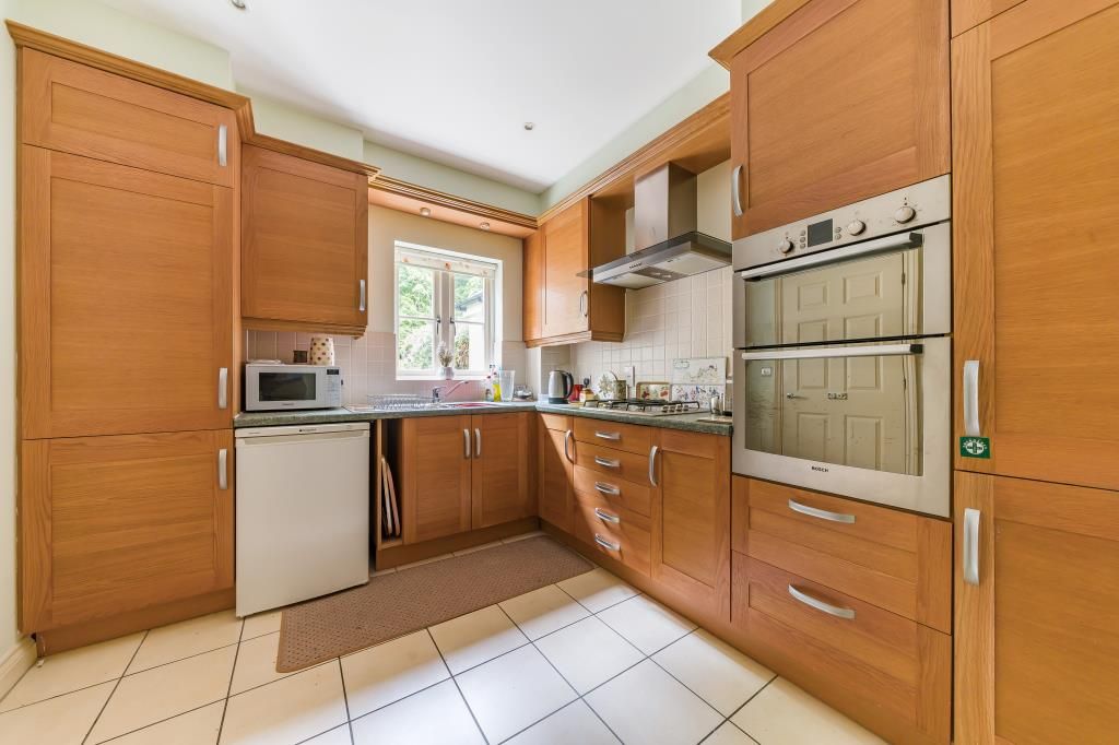 Property photo 2 of 10 Kitchen