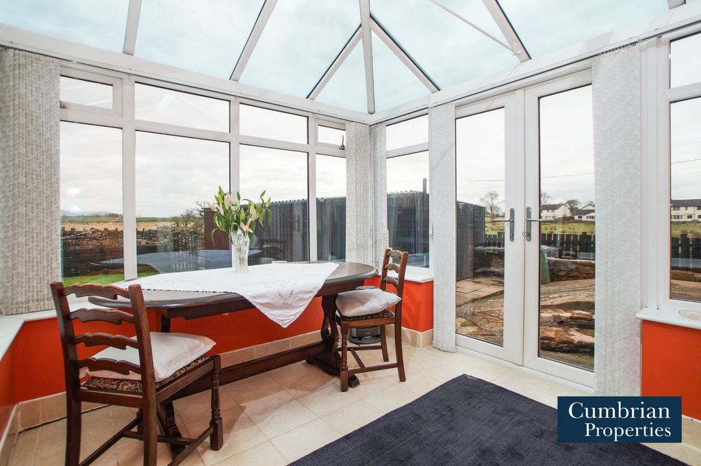 Property photo 2 of 23 Conservatory