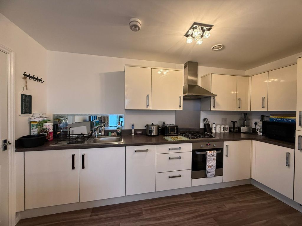 Property photo 3 of 10 Image