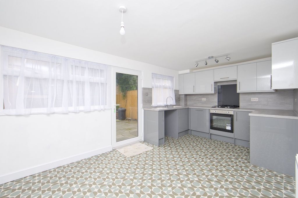 Property photo 3 of 9 Picture 3