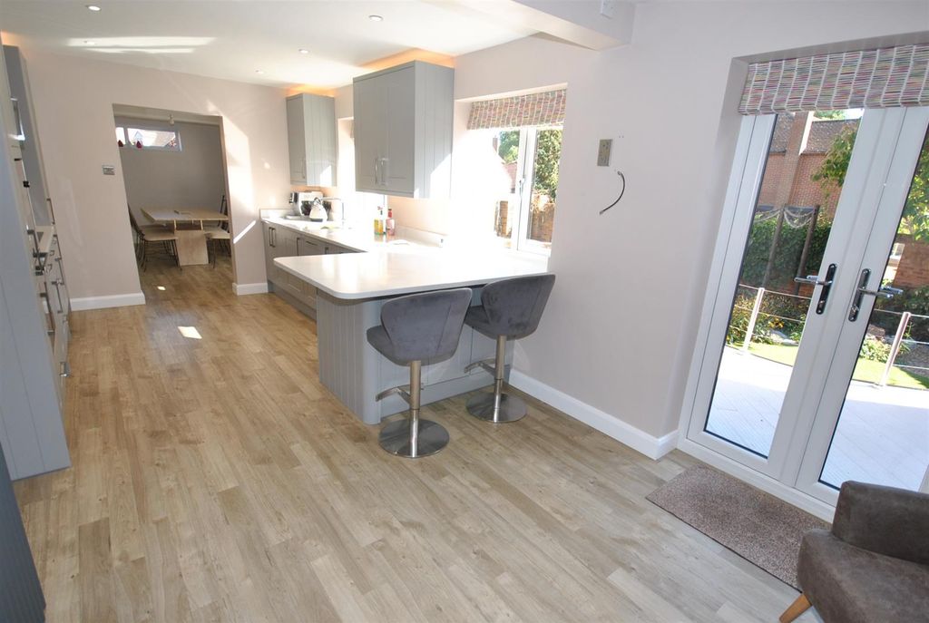 Property photo 2 of 28