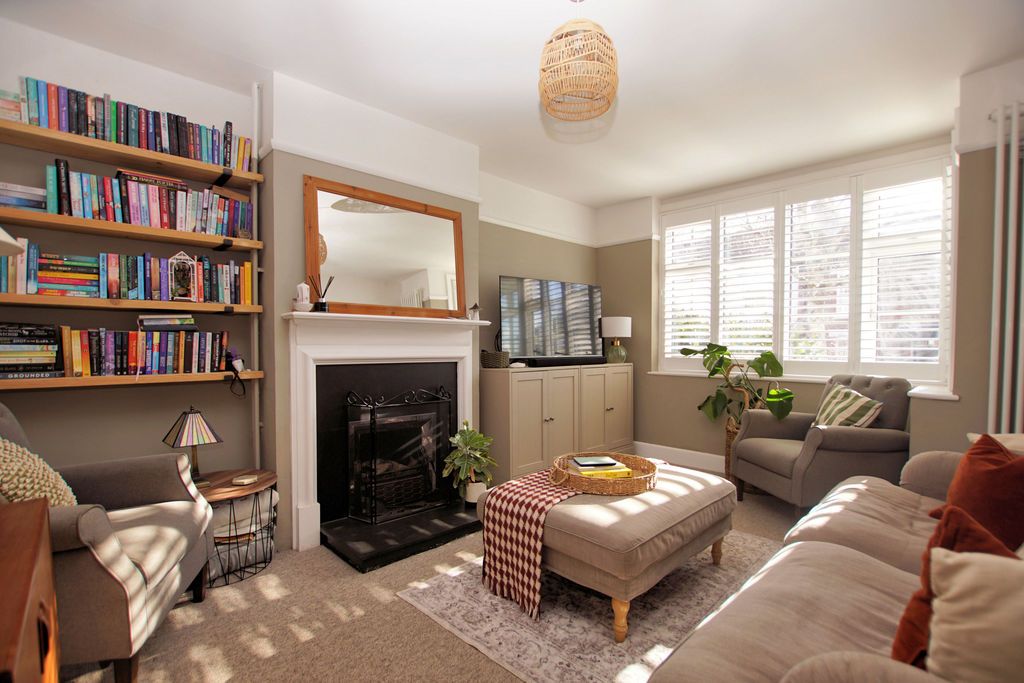 Property photo 3 of 15 Lounge