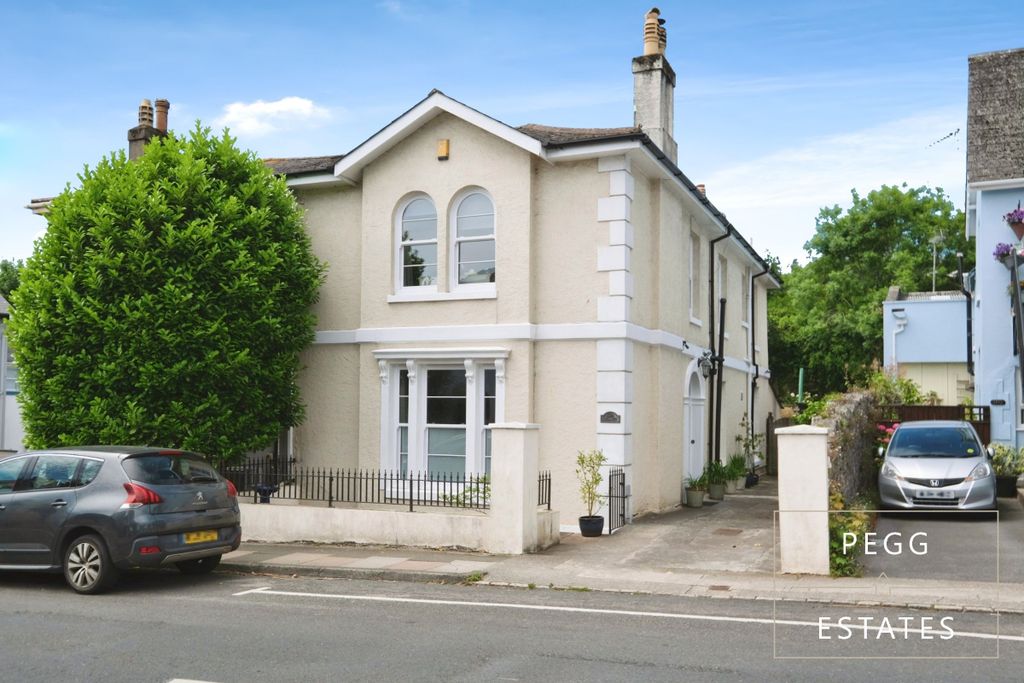 Property photo 1 of 33