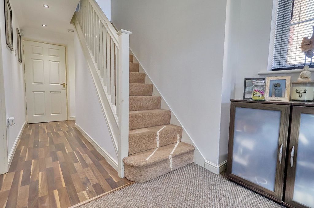 Property photo 2 of 22 Hallway