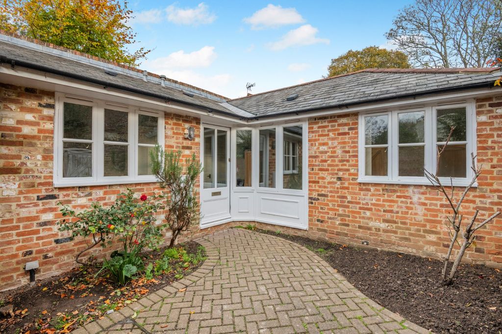 Property photo 2 of 18 Linden Bungalow