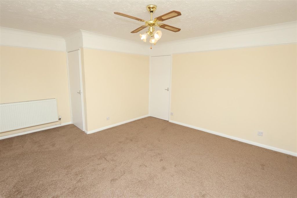 Property photo 3 of 14 Living Room