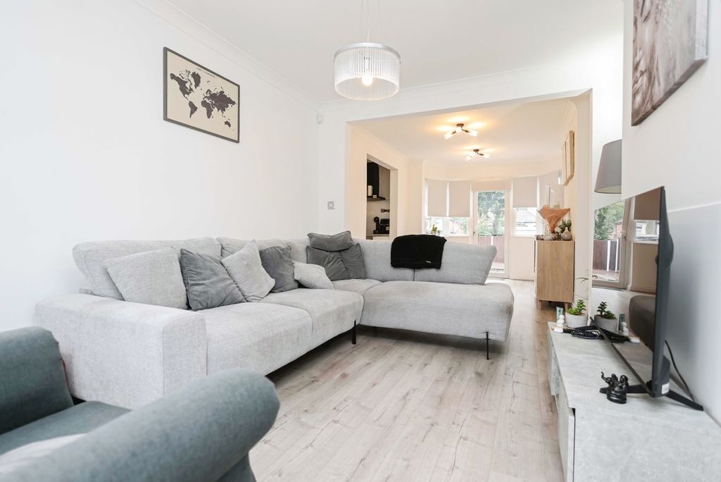 Property photo 3 of 17 Through Lounge Aspec
