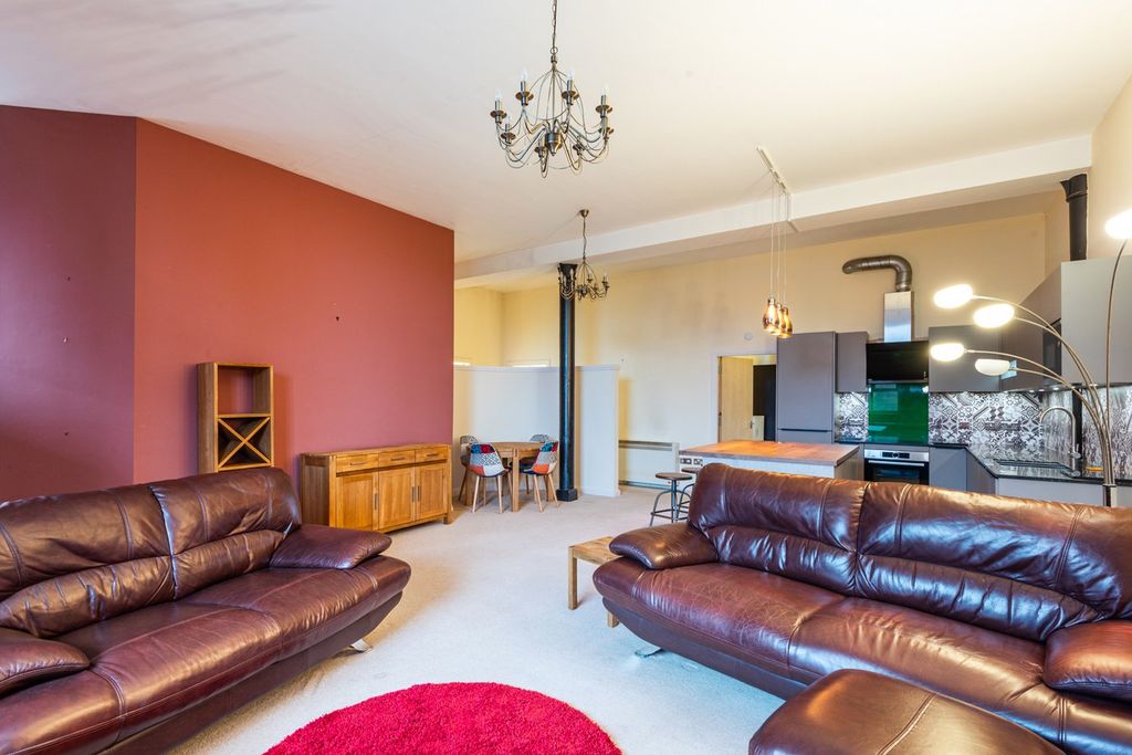 Property photo 3 of 27 Open-Plan Lounge Area