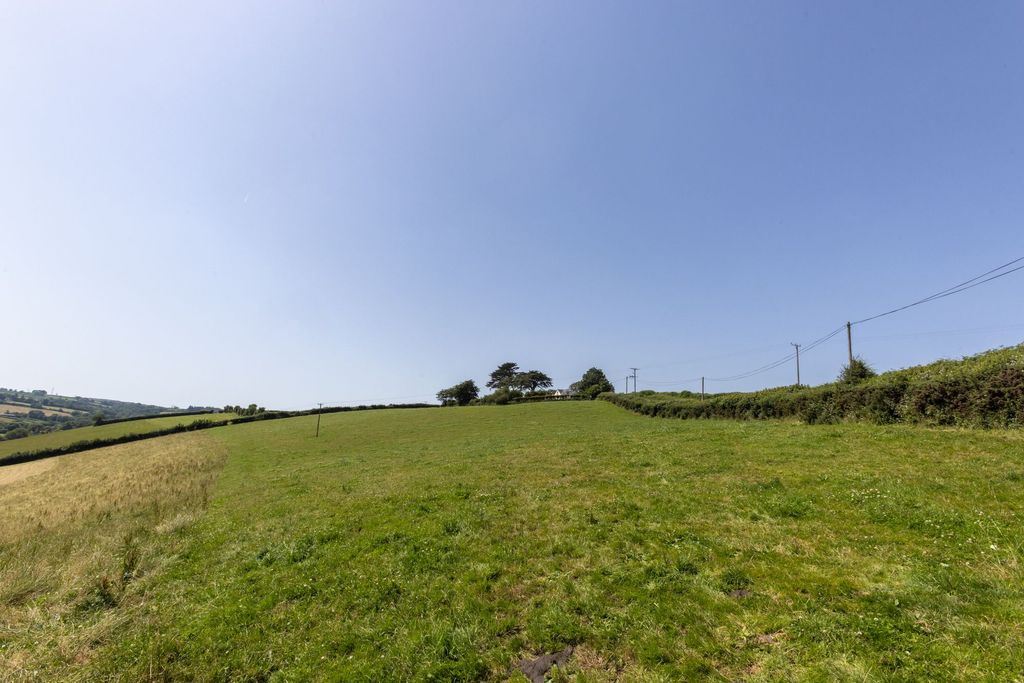 Property photo 1 of 2