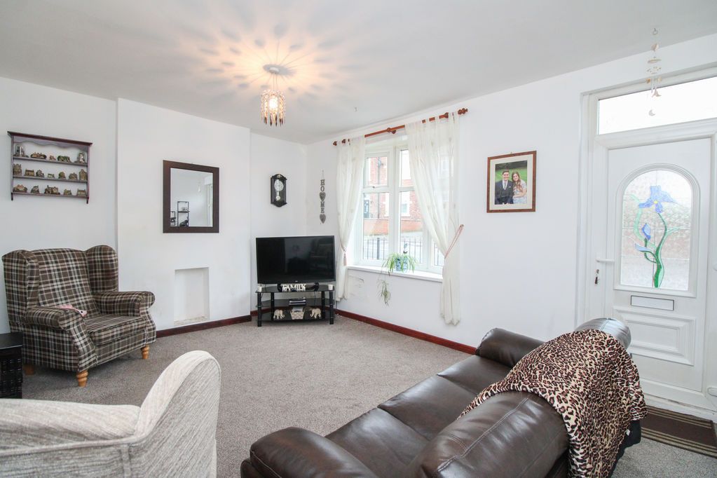 Property photo 3 of 12 Lounge