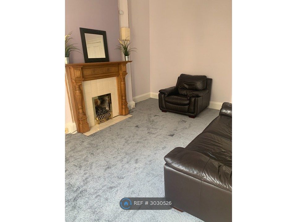 Property photo 1 of 13 Living Room