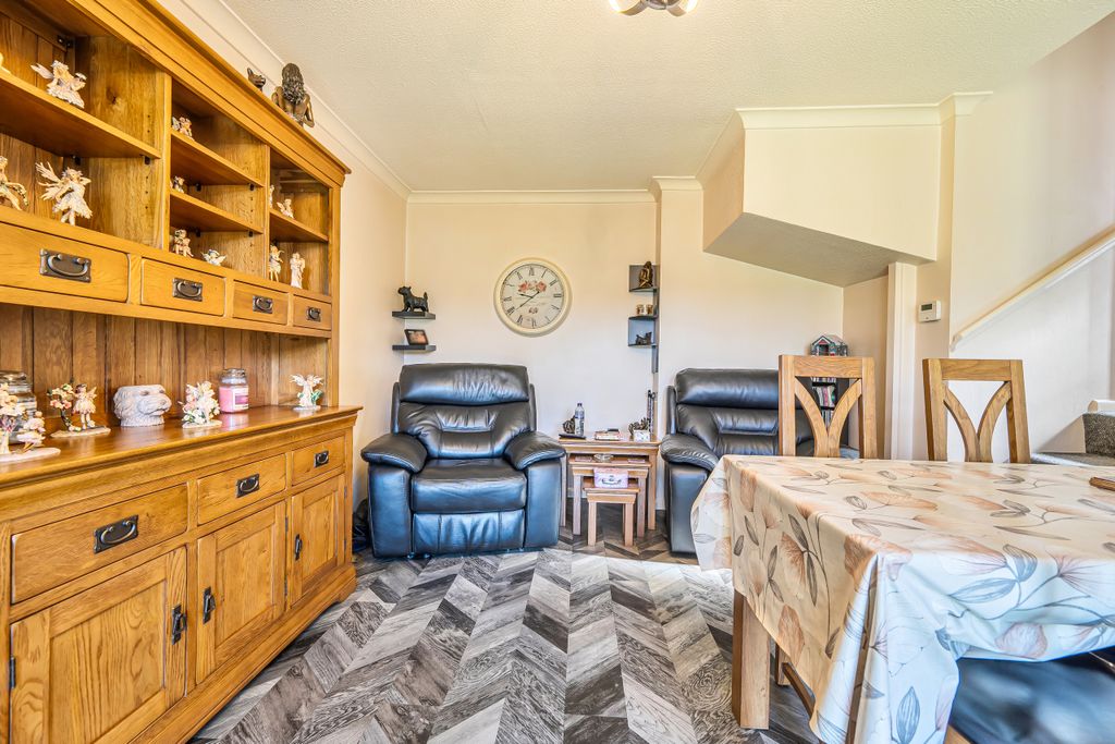 Property photo 2 of 18 Living / Dining Room