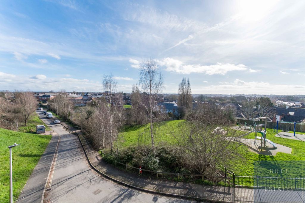 Property photo 3 of 9