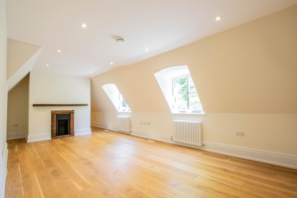 Property photo 3 of 23