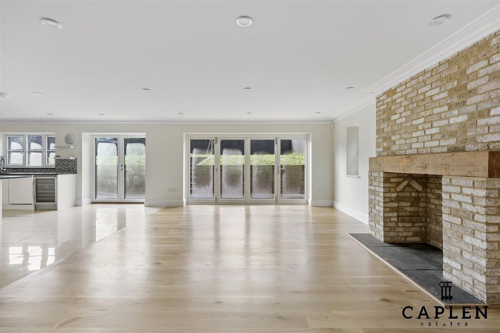 Property photo 3 of 25 4D4A9633.Jpg