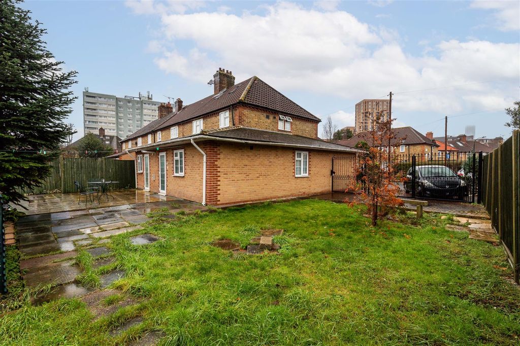 Property photo 3 of 7 Hilary Road-3.Jpg