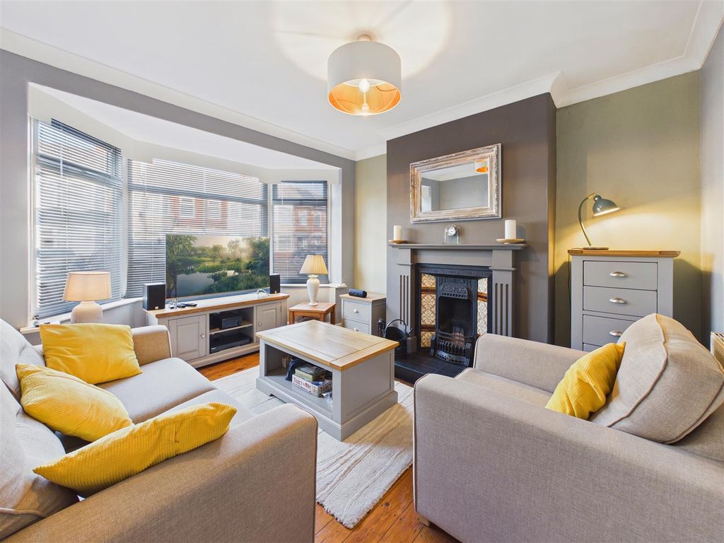 Property photo 2 of 15 Lounge