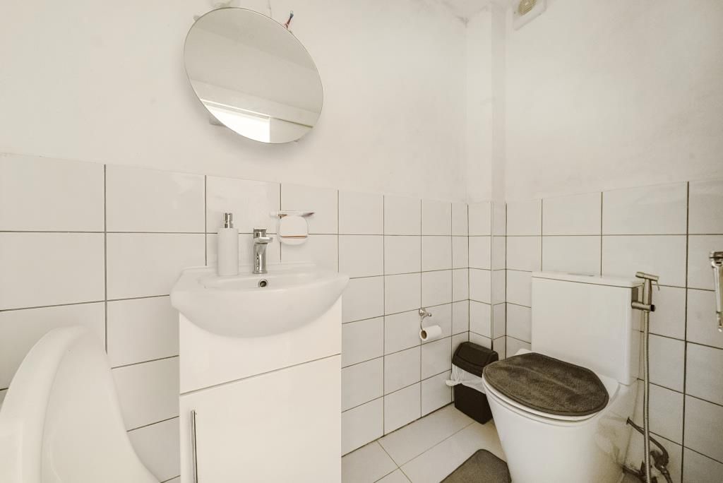 Property photo 2 of 20 Bathroom