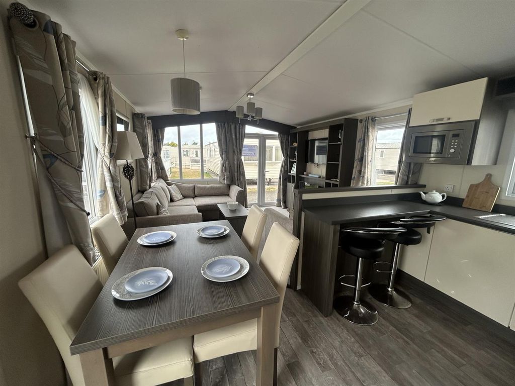 Property photo 2 of 12 B384A826-0ce9-4416-B8Bb-2A0088640A9c.Jpg