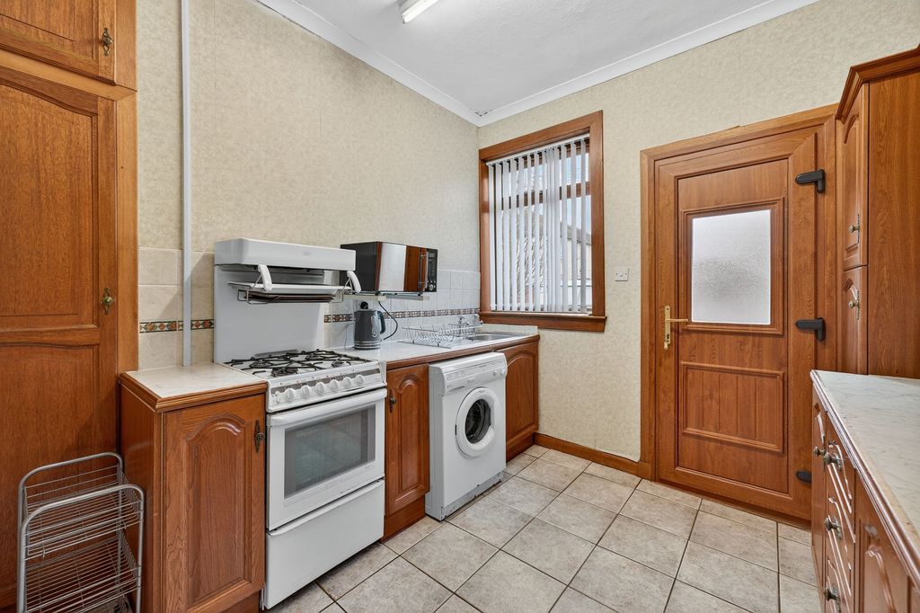 Property photo 3 of 25