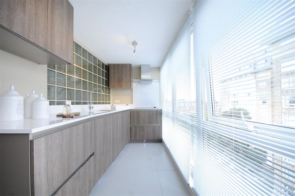 Property photo 2 of 8 Kitchen