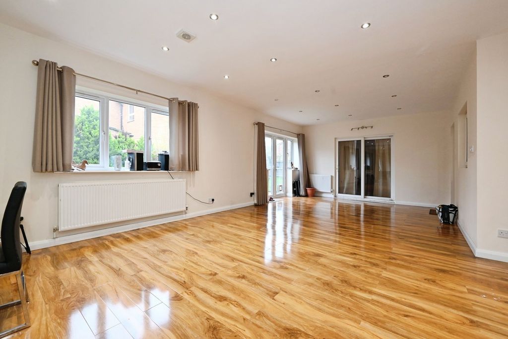 Property photo 3 of 19