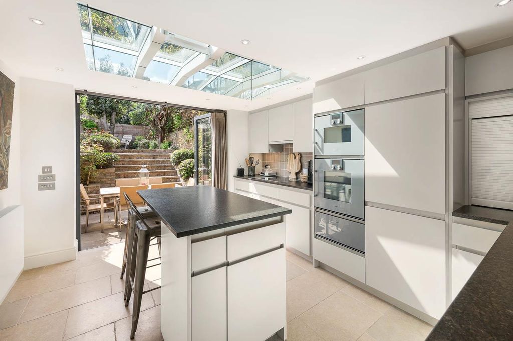 Property photo 3 of 10 Image