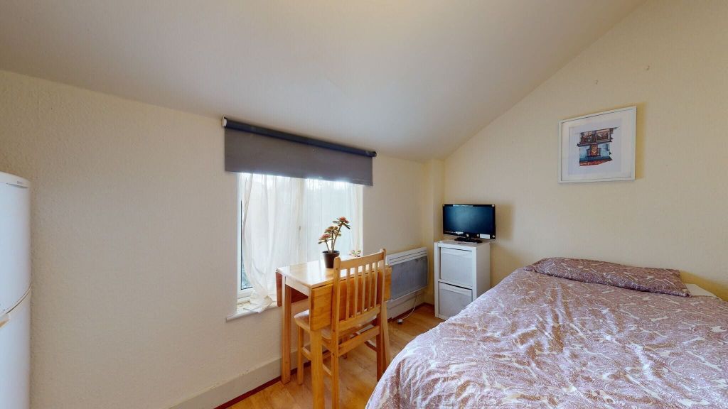 Property photo 2 of 7 Bedroom