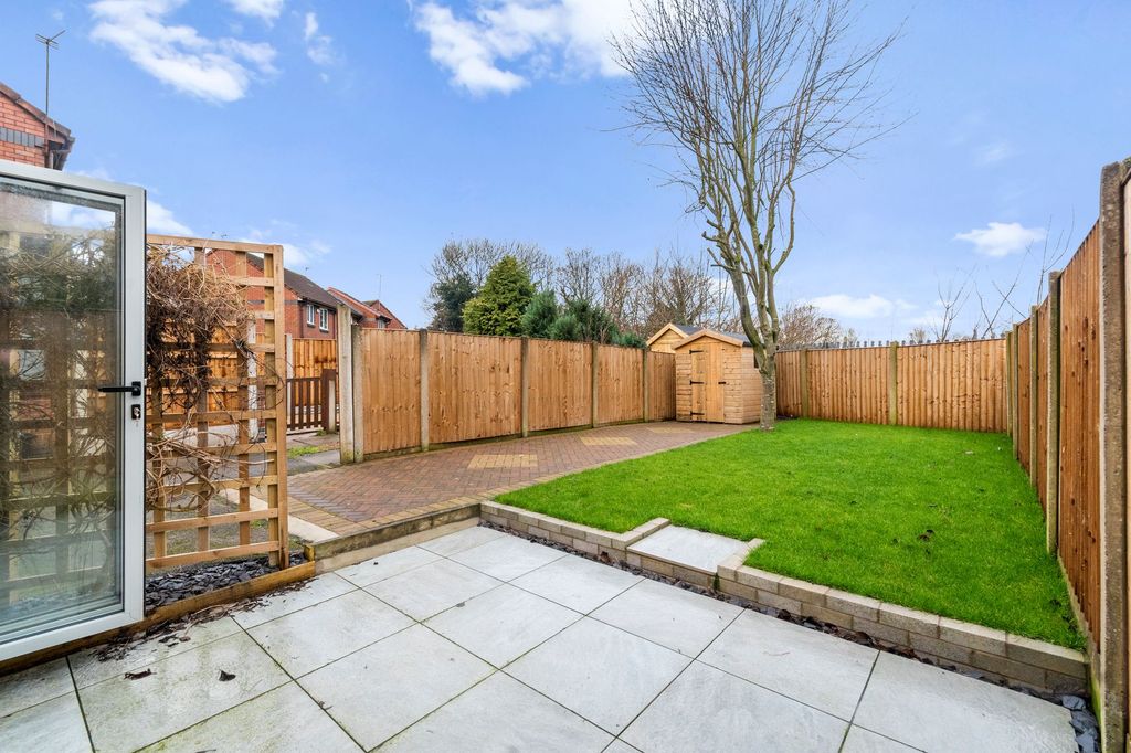 Property photo 2 of 27