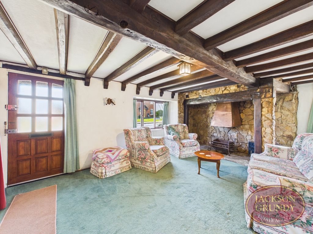 Property photo 2 of 17 21 Main Road