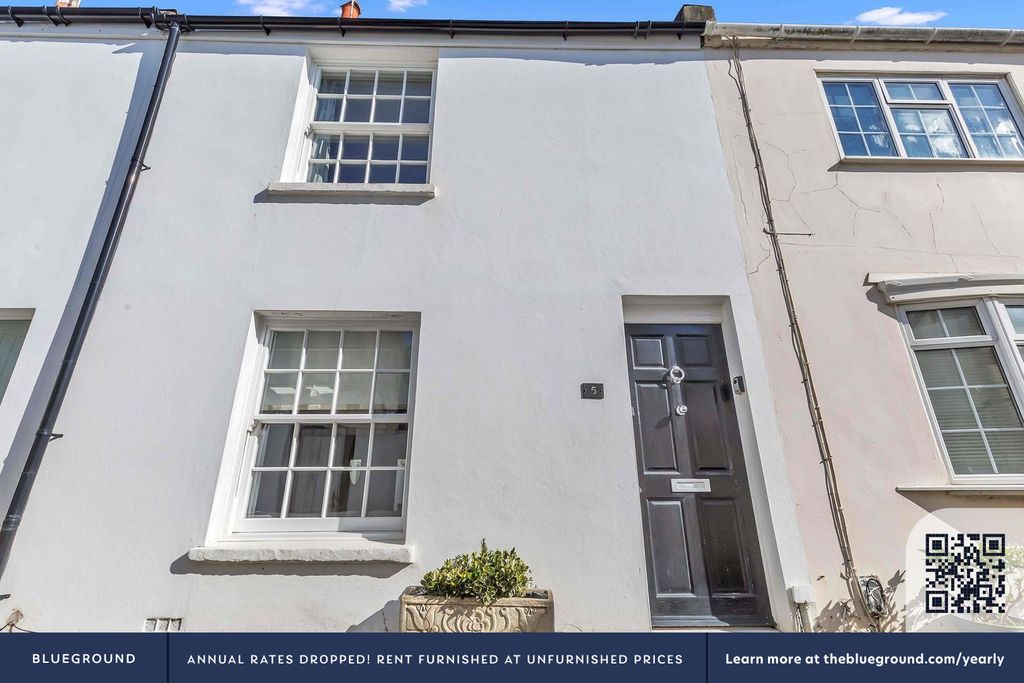 Property photo 3 of 17 Building
