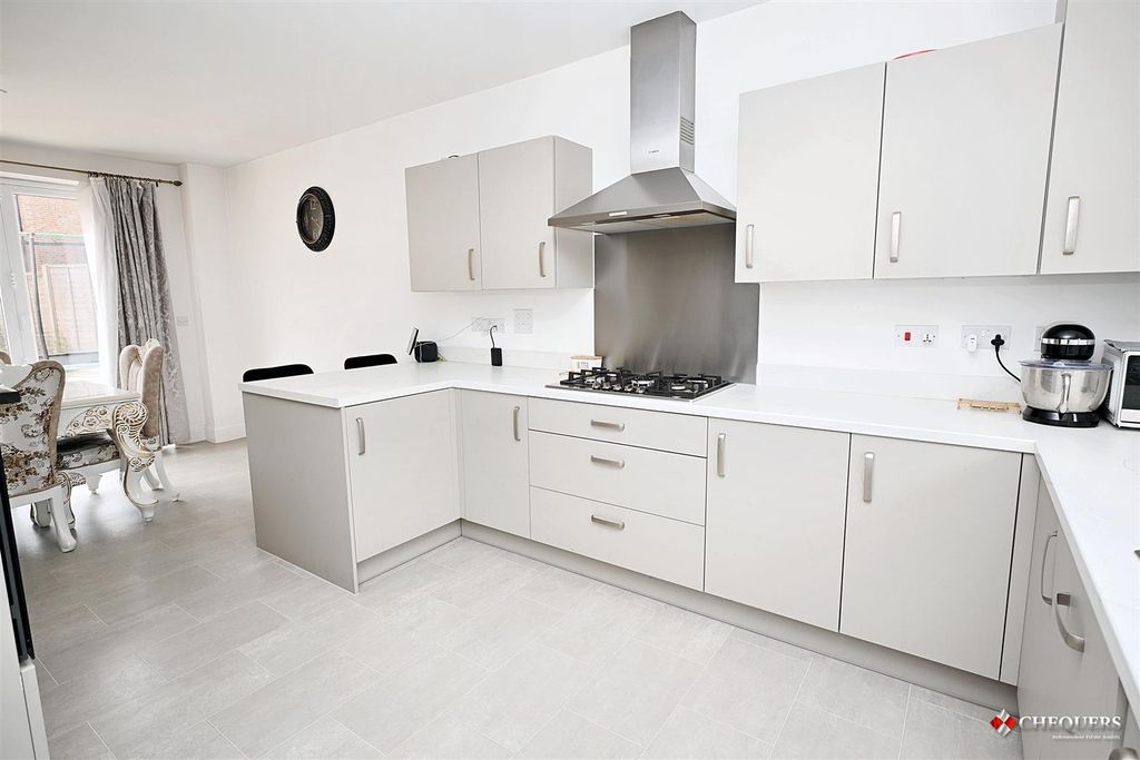Property photo 3 of 24 Kitchen/Dining Area