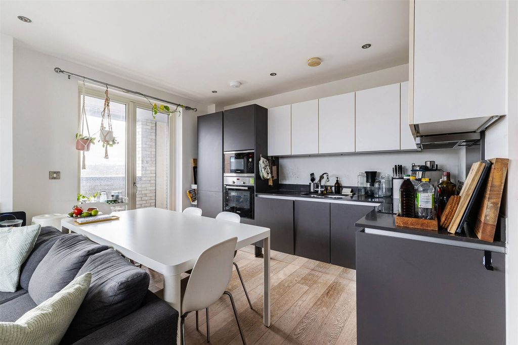 Property photo 3 of 18 Picture No. 11