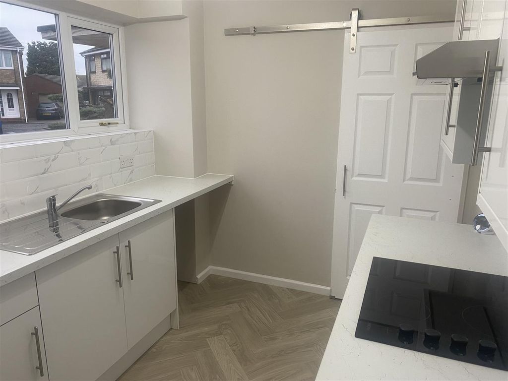 Property photo 2 of 9 Kitchen