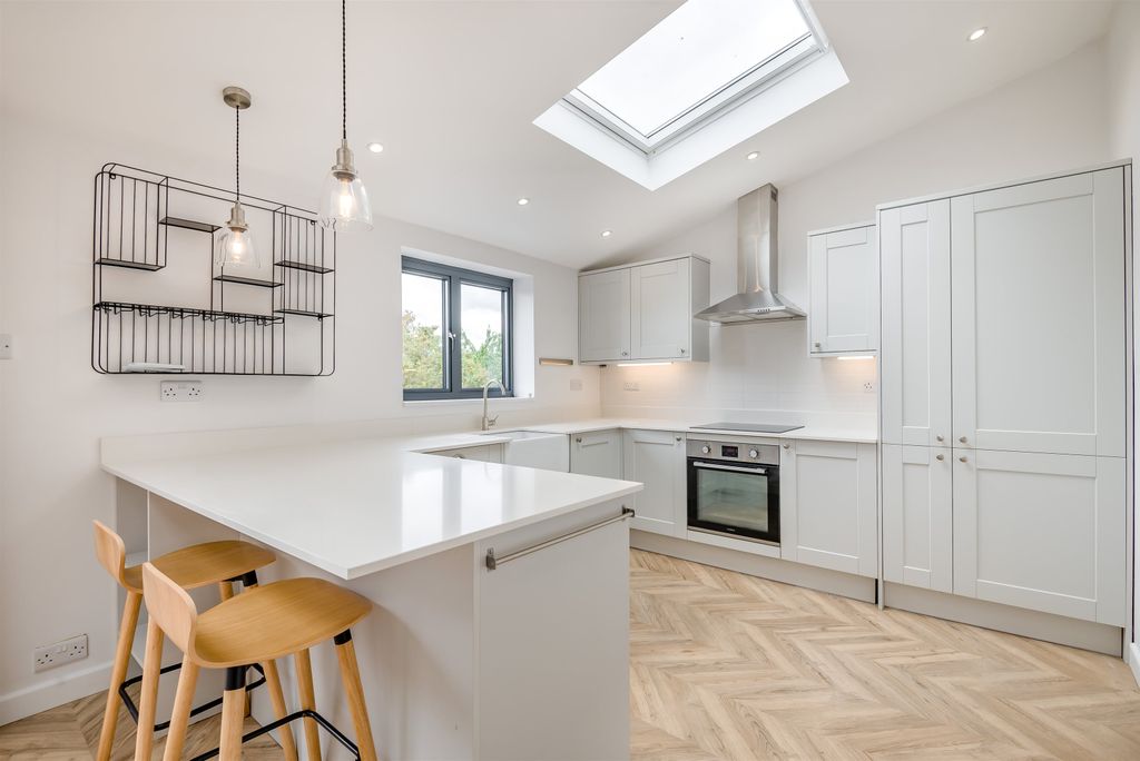 Property photo 2 of 26