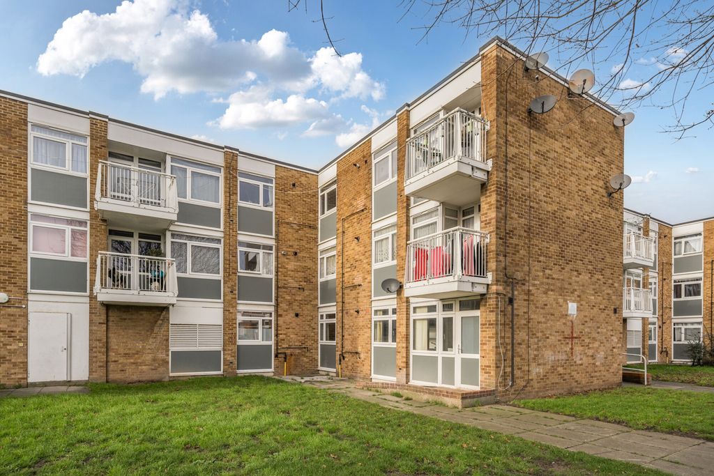 Property photo 1 of 16 External