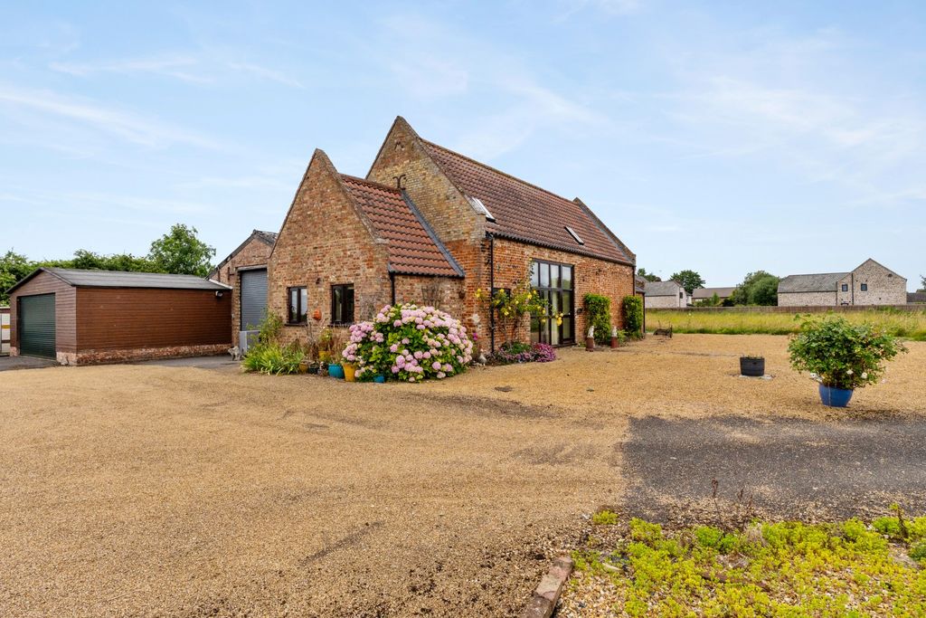 Property photo 1 of 28