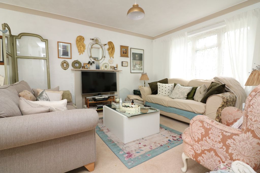 Property photo 2 of 10 4680211