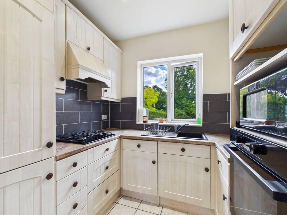 Property photo 3 of 18 Kitchen