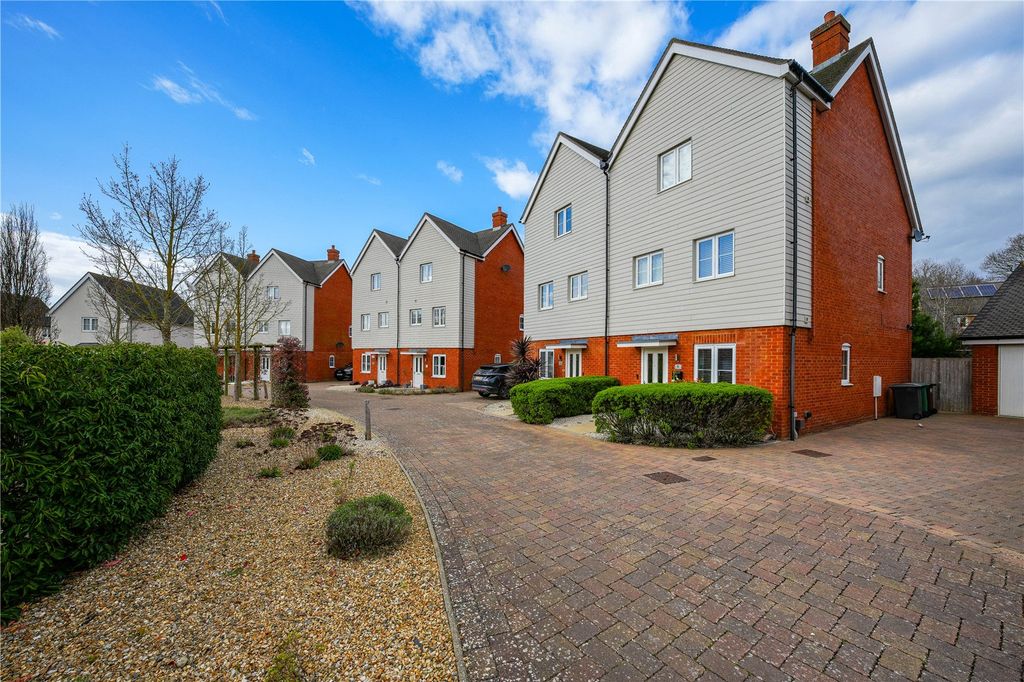 Property photo 1 of 17 External