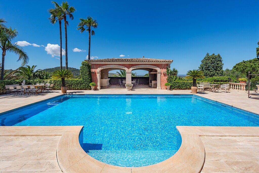 Property photo 3 of 20 Pool